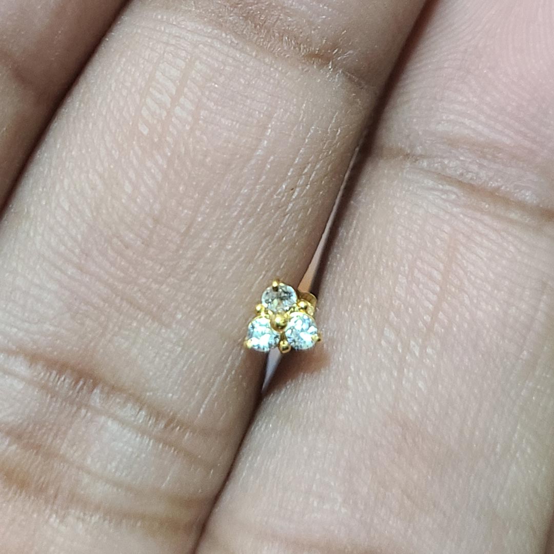 3 stone Traditional 18K gold Diamond Cut Nosepin